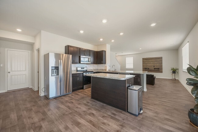 Building Photo - 387 Mardella Dr