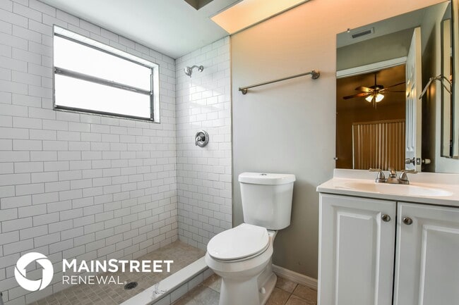 Building Photo - 3304 SW 11th Ct