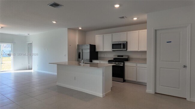 Building Photo - 10722 NW Moon Rise Ln