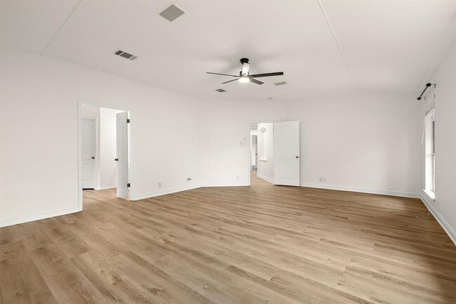 Building Photo - 1221 Boerne Dr