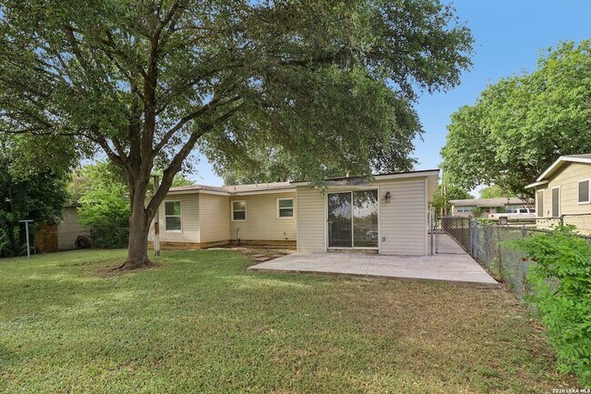 Building Photo - 623 Weizmann St