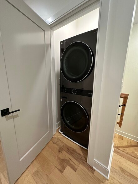 Building Photo - 1535 Yarra St