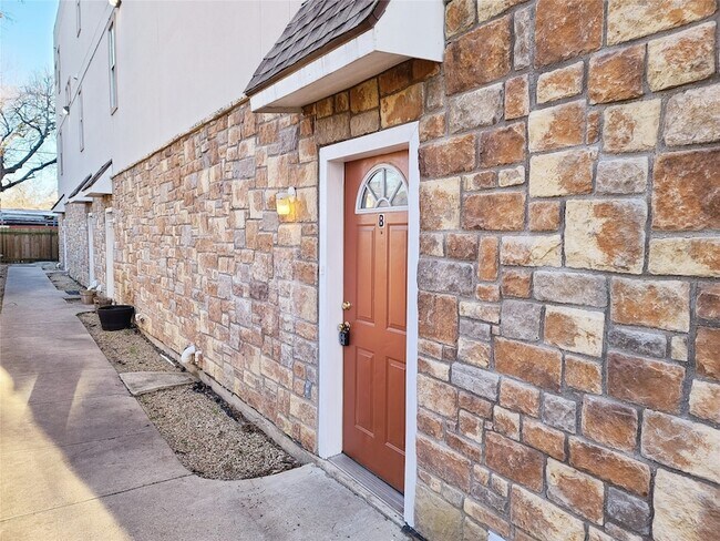 Primary Photo - 4713 Virginia Ave