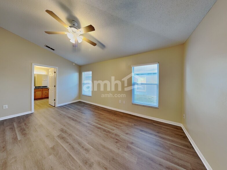 Building Photo - 214 Strada Dr