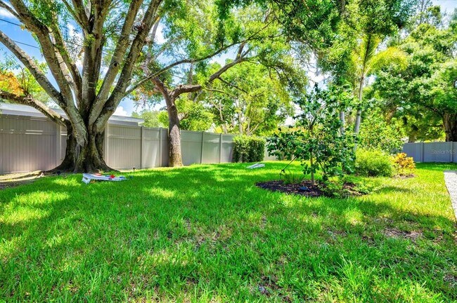 Building Photo - 2587 Ringling Blvd