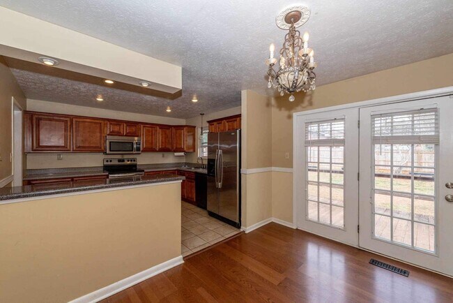 Building Photo - 2620 Lesa Ln