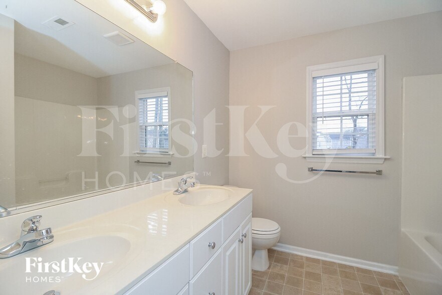 Building Photo - 4141 Meredith Woods Ln