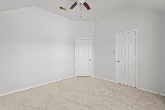 Building Photo - Spacious 3-Bedroom Home in Lakeshore with ...