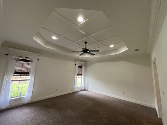 Building Photo - 7335 Oak View Dr.