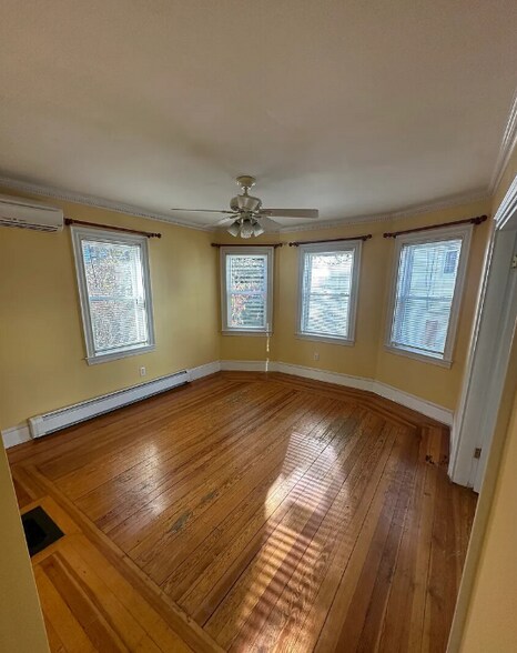 Building Photo - 28 Montfern Ave