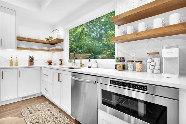 Building Photo - 3882 The Ascent NE