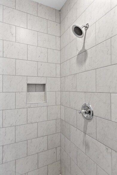 Building Photo - 2006 E 14th St