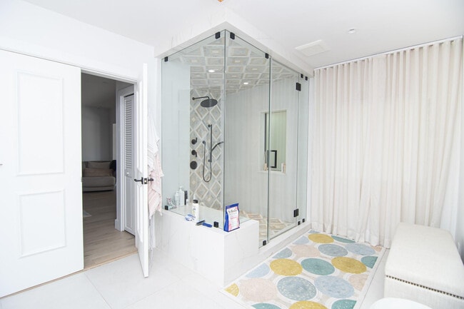 Building Photo - 8208 Twin Lake Dr