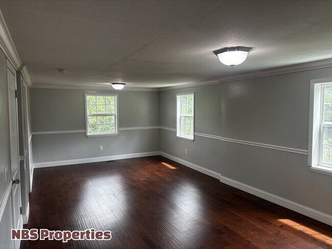 Building Photo - 143 McCully Ln