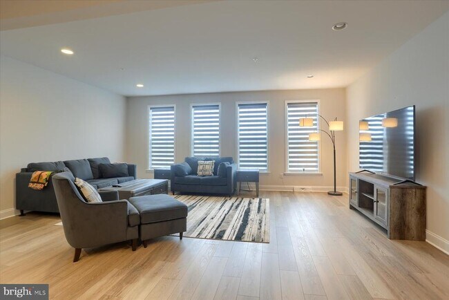 Building Photo - 3219 Wayland Rd