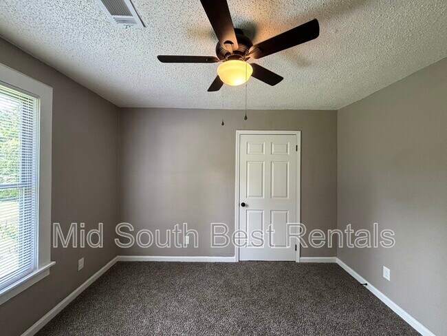 Building Photo - 4309 N Cypress St