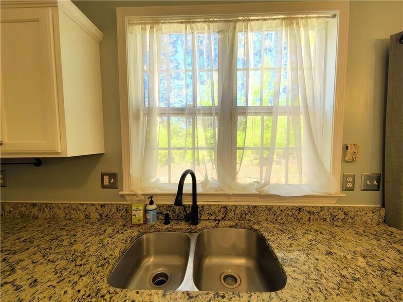 Building Photo - 2815 Priestcliff Dr SE