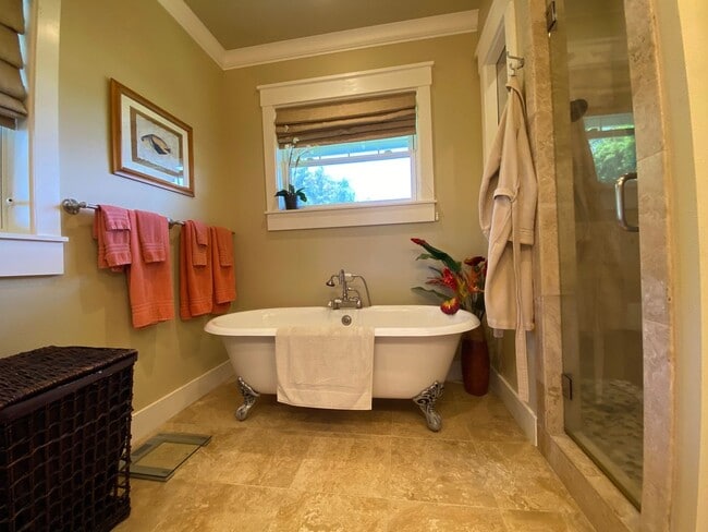 Building Photo - For Rent: Gorgeous 3 Bed, 2 Bath Custom Home & Large Lanai available 5/15/26-1/15/27