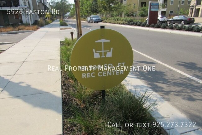 Building Photo - 5926 Easton Rd