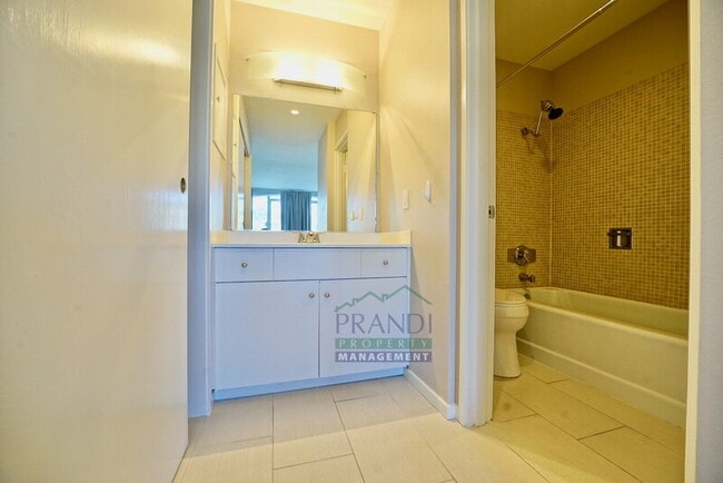 Building Photo - 5105 Shelter Bay Ave