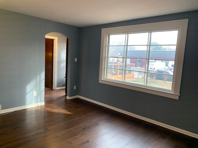 Building Photo - PENDING-Charming & Updated Bungalow in SoBro!