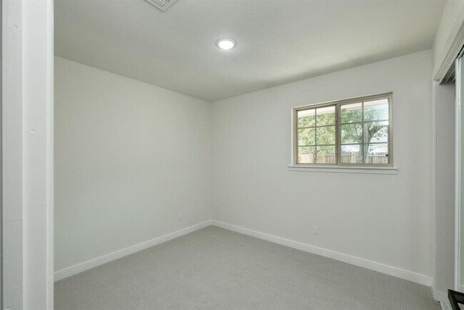 Building Photo - 1702 Wagon Gap Dr