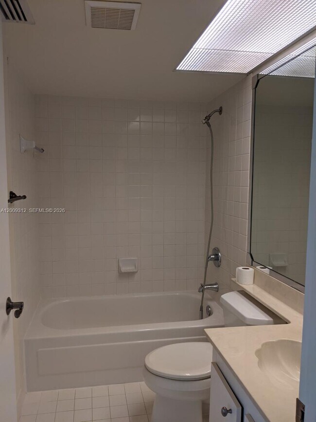 Building Photo - 2632 SE 19th Ct