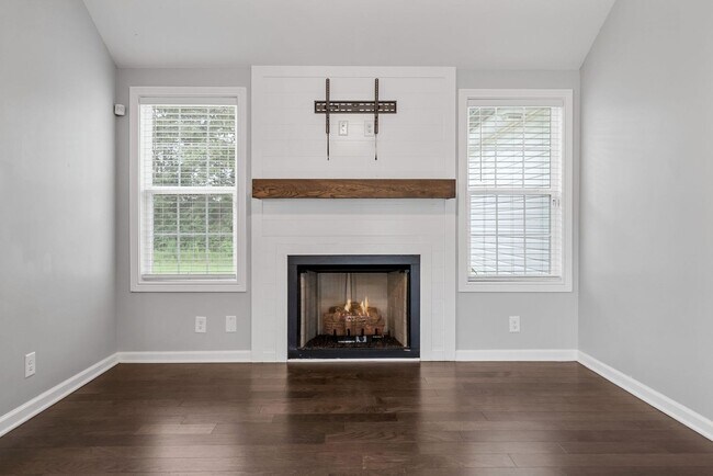 Building Photo - Stylish One-Level Home with 3 Bedrooms, 2 ...
