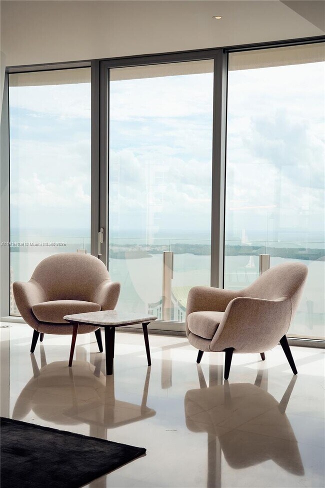 Building Photo - 300 Biscayne Blvd Way