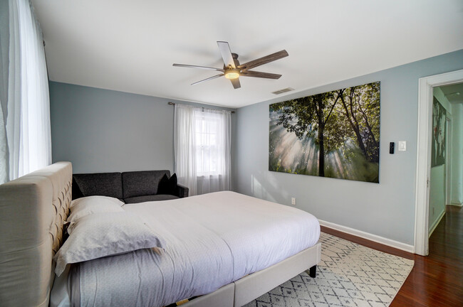 Guest Bedroom #3 (2nd Floor) - 3930 Red Bud Ave