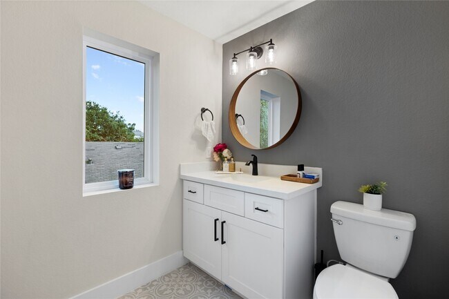 Building Photo - 1410 Milby St