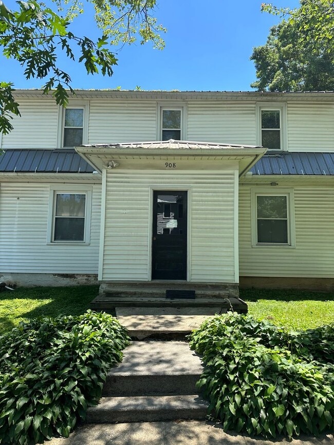 Primary Photo - 908 W Beaver Ave