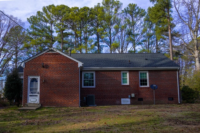 Building Photo - 8803 Turnbull Ave