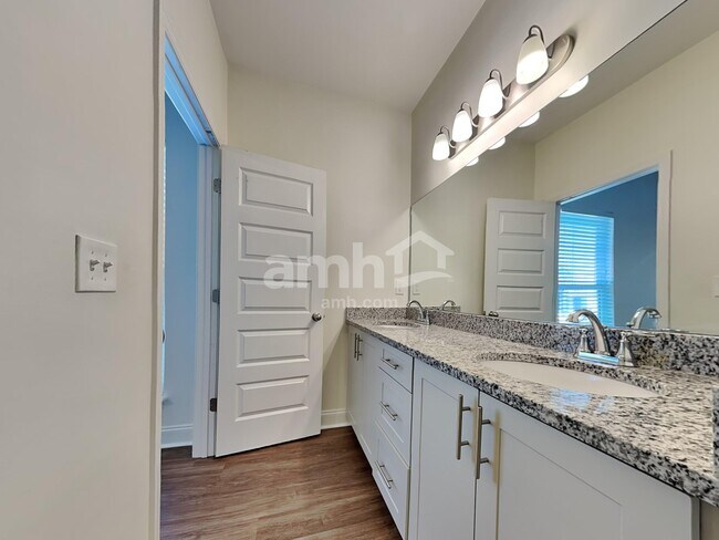 Building Photo - 5516 Central Grove Sq