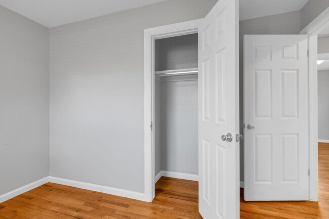 Building Photo - 1230 S Pierce St