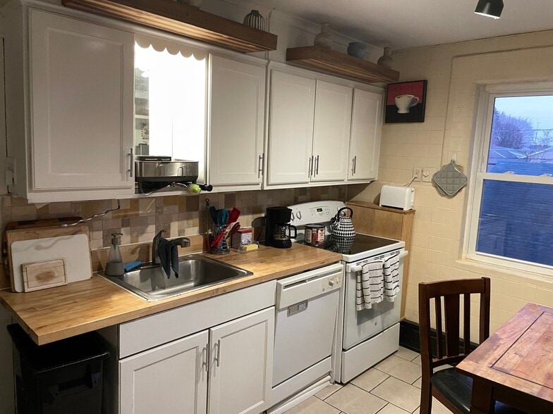 Building Photo - 3721 Broadway