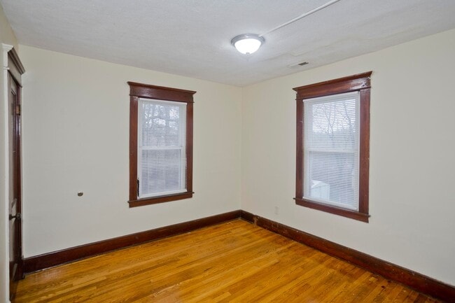 Building Photo - 58-60 Ionia St