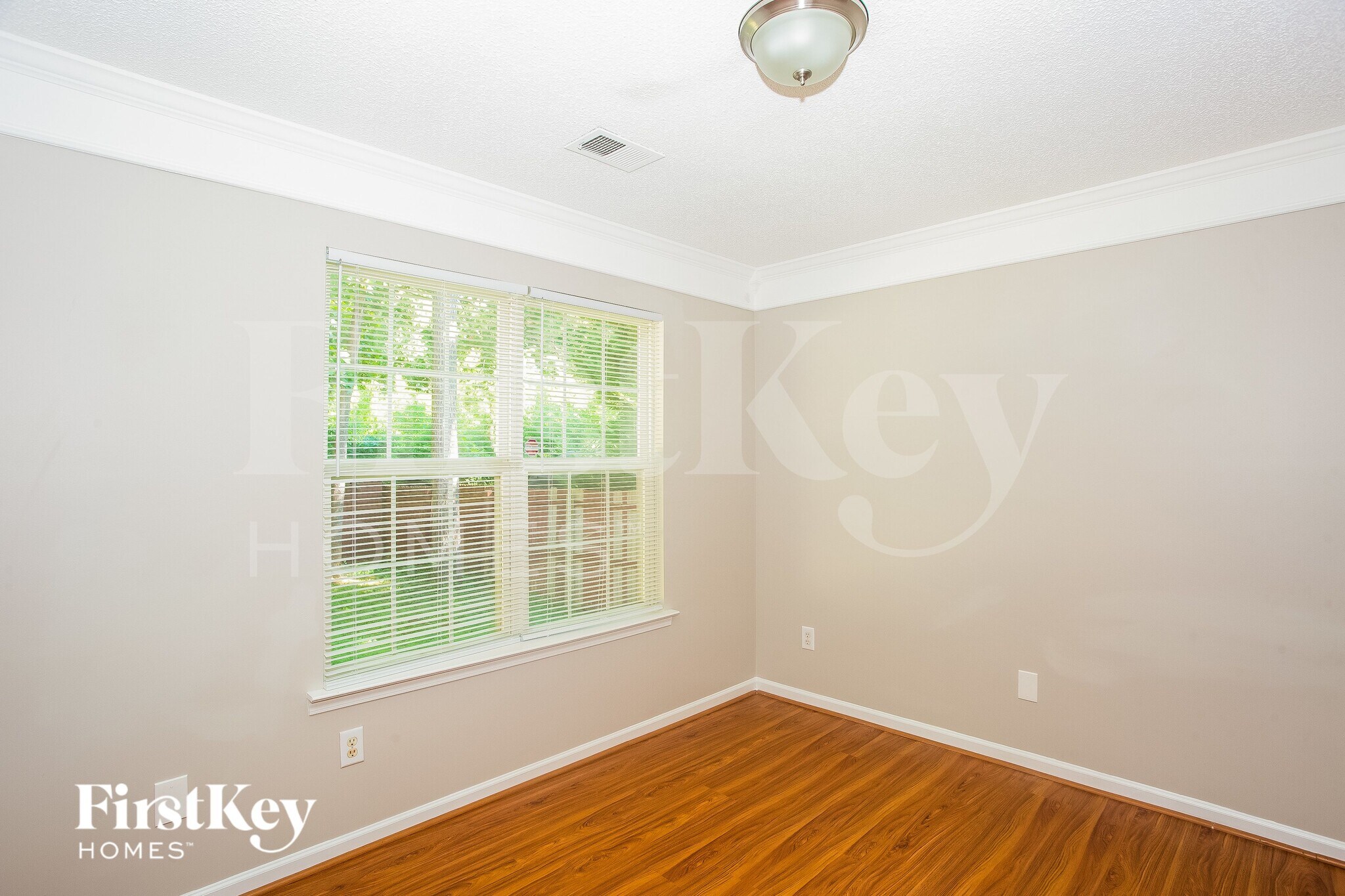 Building Photo - 6115 Country Walk Dr