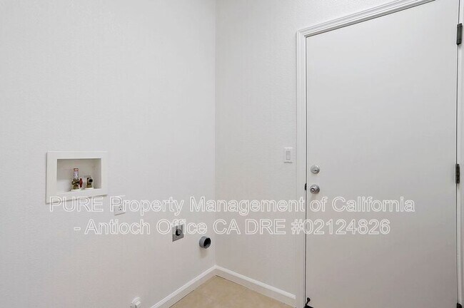 Building Photo - 2446 Mojave Dr