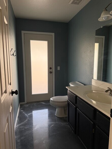 Downstairs bathroom - 6629 E Preston St