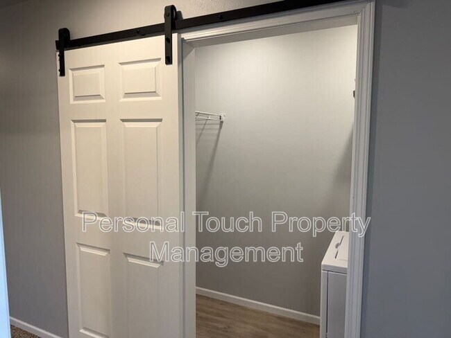 Building Photo - 808 7th Ave S