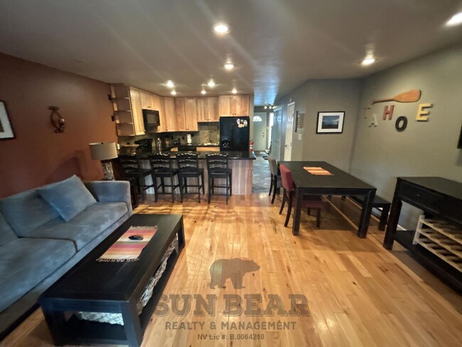 Building Photo - 3 Bedroom - Great Location!