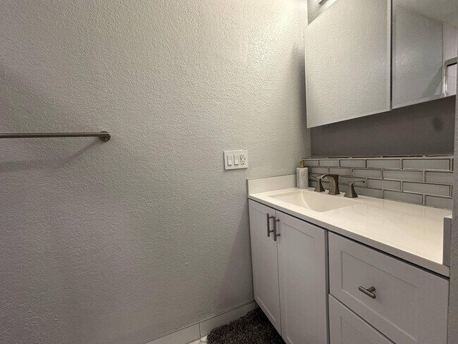 Building Photo - 2801 Los Felices Cir E