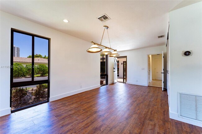 Building Photo - 636 Hibiscus Dr