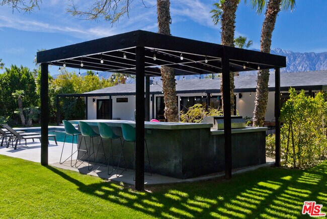 Building Photo - 2660 N Farrell Dr