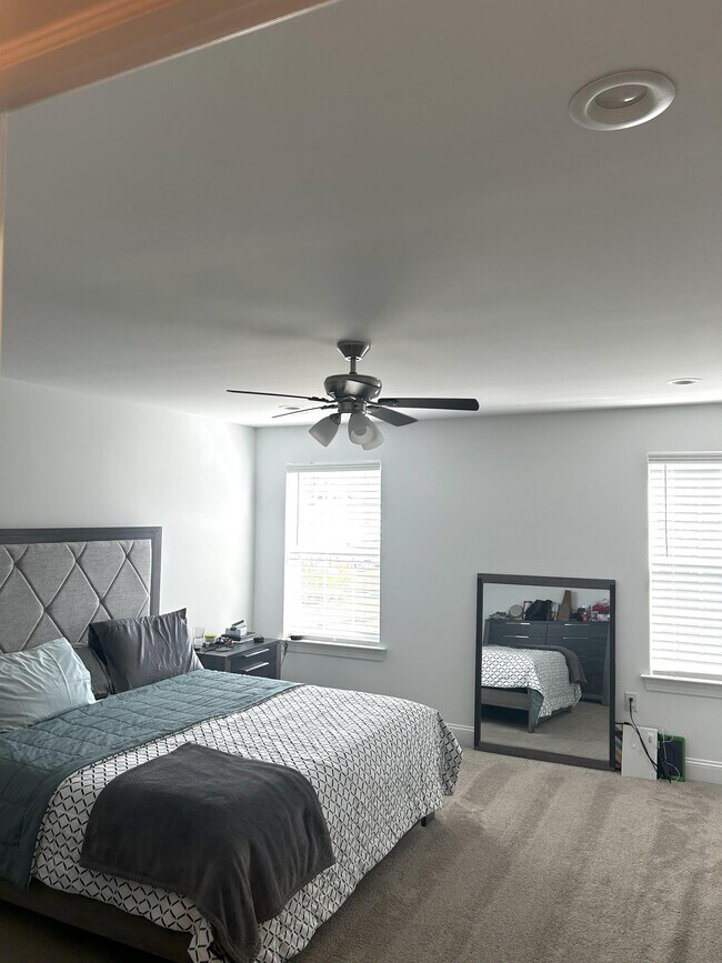 Building Photo - 16760 River View Cir
