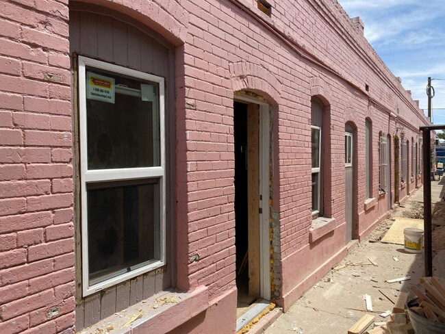 Building Photo - 310 Park St