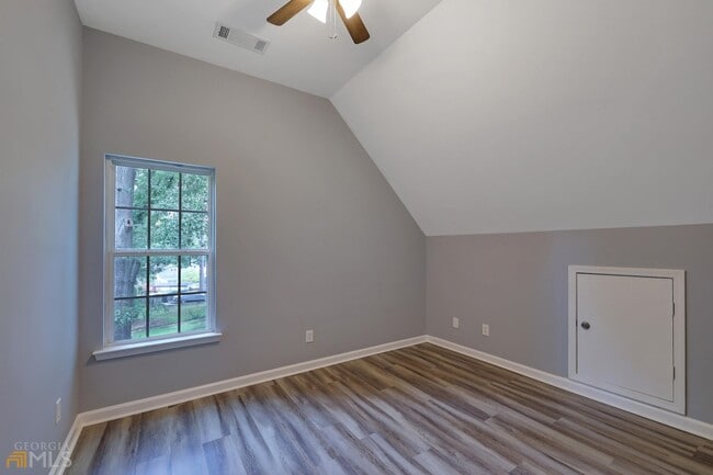 Building Photo - 528 Emily Pl NW