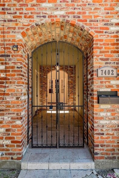 Building Photo - 7402 Elderberry Ave