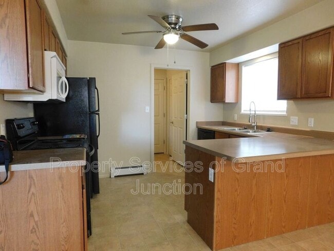 Building Photo - 428 Jornada St